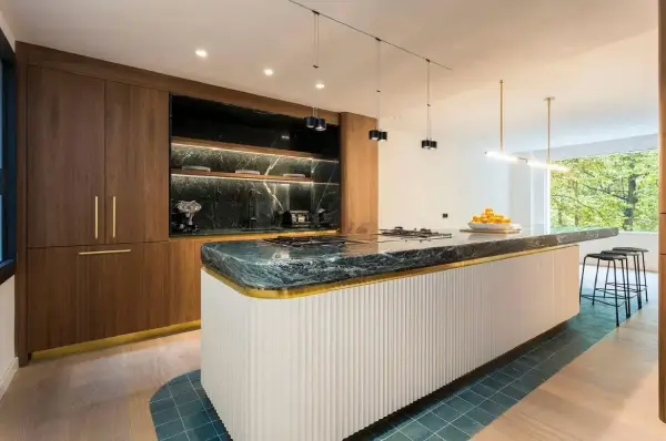 Renovated 5-bedroom apartment in Sant Gervasi Barcelona with 5 bathrooms, parking, equipped kitchen and built-in wardrobes