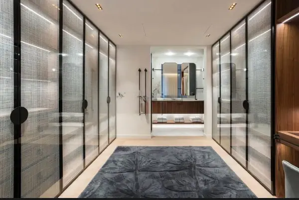 Renovated 5-bedroom apartment in Sant Gervasi Barcelona with 5 bathrooms, parking, equipped kitchen and built-in wardrobes