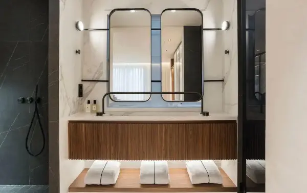 Renovated 5-bedroom apartment in Sant Gervasi Barcelona with 5 bathrooms, parking, equipped kitchen and built-in wardrobes