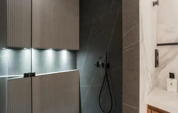 Renovated 5-bedroom apartment in Sant Gervasi Barcelona with 5 bathrooms, parking, equipped kitchen and built-in wardrobes