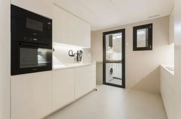 Renovated 5-bedroom apartment in Sant Gervasi Barcelona with 5 bathrooms, parking, equipped kitchen and built-in wardrobes
