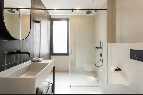 Renovated 5-bedroom apartment in Sant Gervasi Barcelona with 5 bathrooms, parking, equipped kitchen and built-in wardrobes