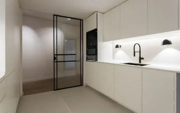 Renovated 5-bedroom apartment in Sant Gervasi Barcelona with 5 bathrooms, parking, equipped kitchen and built-in wardrobes