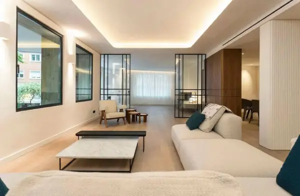 Renovated 5-bedroom apartment in Sant Gervasi Barcelona with 5 bathrooms, parking, equipped kitchen and built-in wardrobes