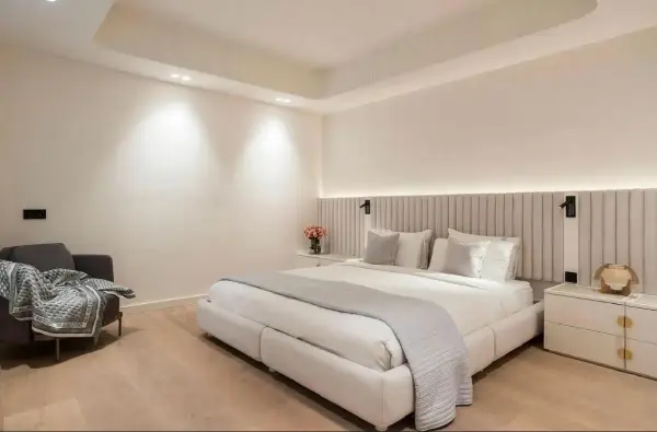 Renovated 5-bedroom apartment in Sant Gervasi Barcelona with 5 bathrooms, parking, equipped kitchen and built-in wardrobes