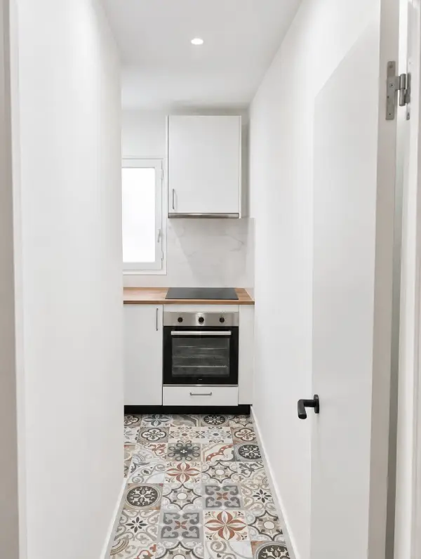 2-bedroom student apartment in Gràcia Barcelona with sunny 12 m² terrace and equipped kitchen