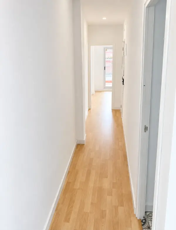 2-bedroom student apartment in Gràcia Barcelona with sunny 12 m² terrace and equipped kitchen