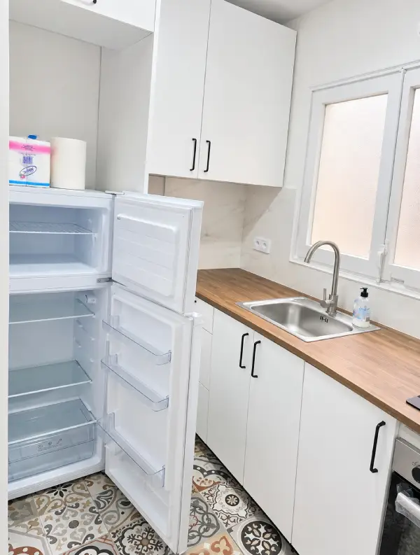 2-bedroom student apartment in Gràcia Barcelona with sunny 12 m² terrace and equipped kitchen