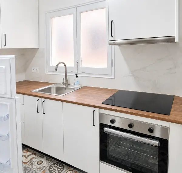 2-bedroom student apartment in Gràcia Barcelona with sunny 12 m² terrace and equipped kitchen