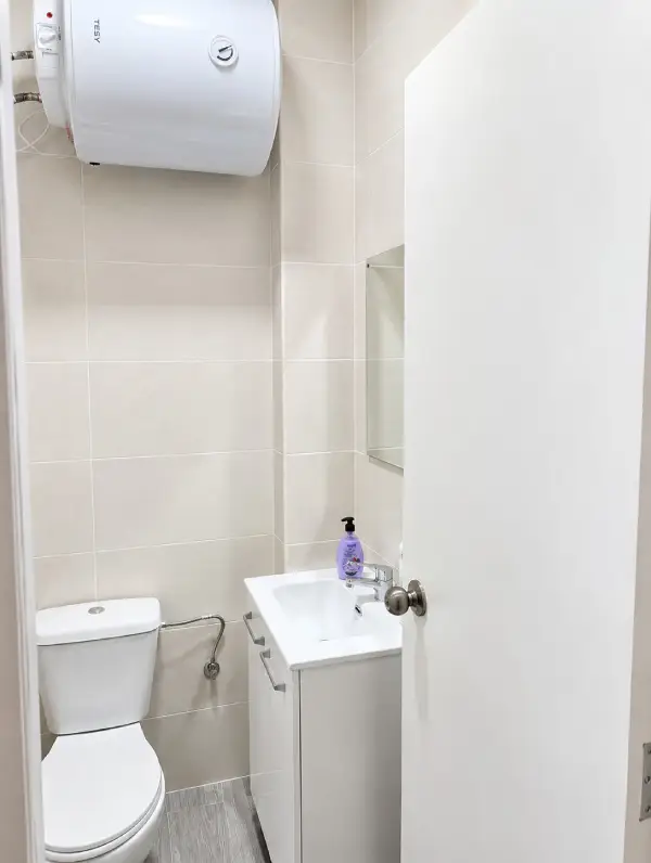 2-bedroom student apartment in Gràcia Barcelona with sunny 12 m² terrace and equipped kitchen