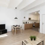 2-bedroom student apartment in Hospitalet de Llobregat Barcelona with terrace, equipped kitchen and study desks