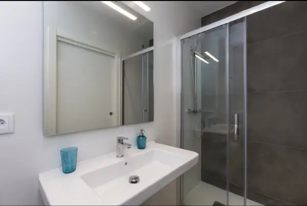 2-bedroom student apartment in Hospitalet de Llobregat Barcelona with terrace, equipped kitchen and study desks