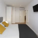 2-bedroom student apartment in Hospitalet de Llobregat Barcelona with terrace, equipped kitchen and study desks