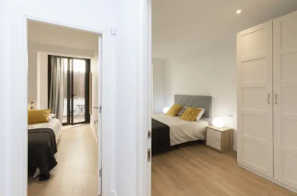 2-bedroom student apartment in Hospitalet de Llobregat Barcelona with terrace, equipped kitchen and study desks
