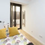2-bedroom student apartment in Hospitalet de Llobregat Barcelona with terrace, equipped kitchen and study desks