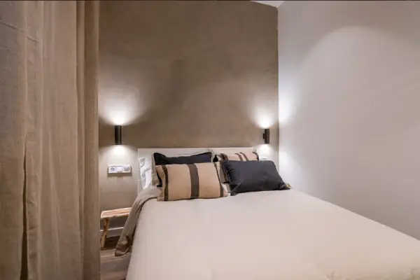 Double bedroom in 5-bedroom shared student apartment near La Rambla Barcelona