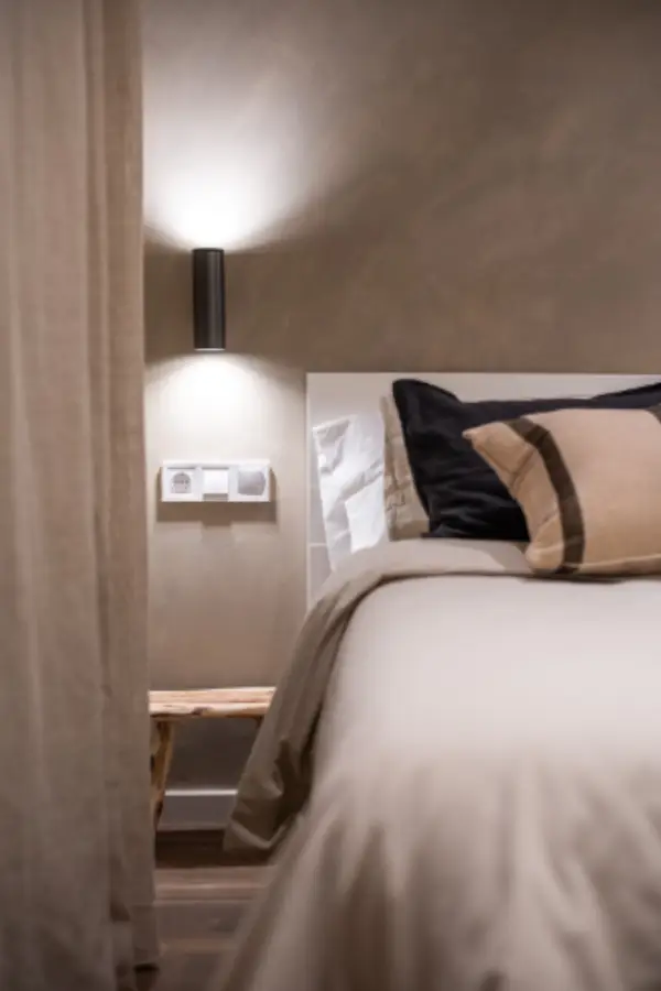 Double bedroom in 5-bedroom shared student apartment near La Rambla Barcelona