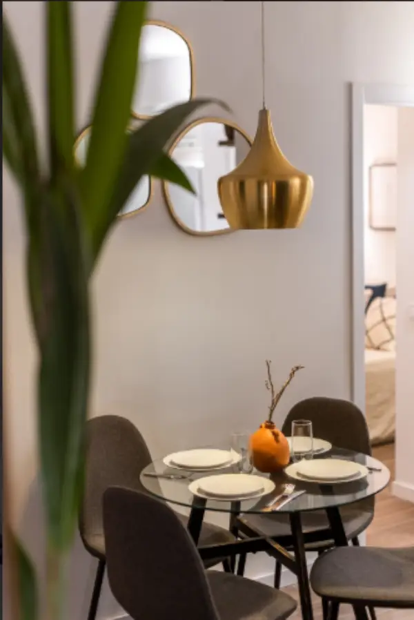 Double bedroom in 5-bedroom shared student apartment near La Rambla Barcelona