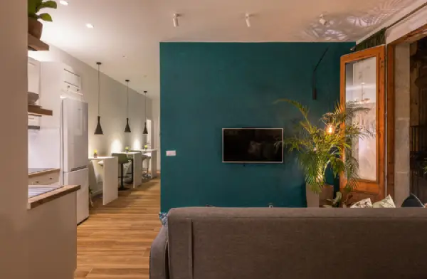 Double bedroom in 5-bedroom shared student apartment near La Rambla Barcelona