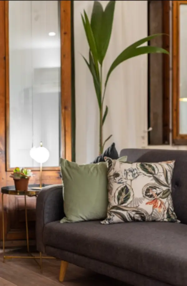 Double bedroom in 5-bedroom shared student apartment near La Rambla Barcelona